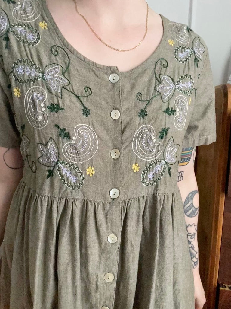 Tradition teacher dress