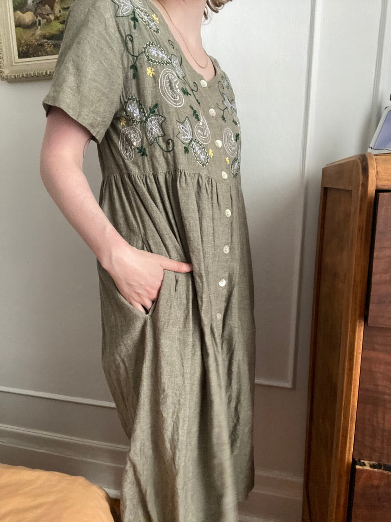 Tradition teacher dress